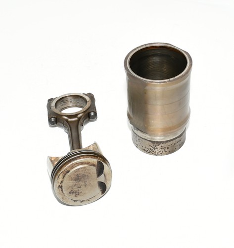Piston avec bielle chemise - avec, et